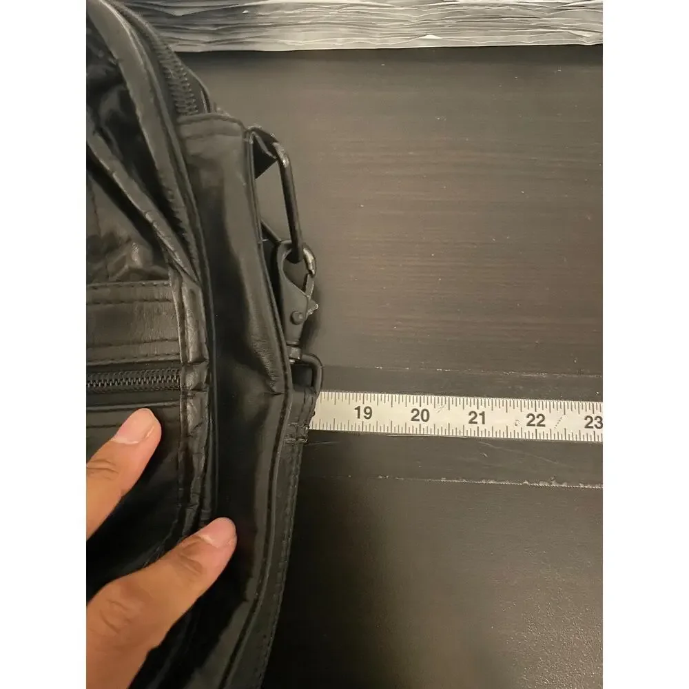 Tumi Black 21